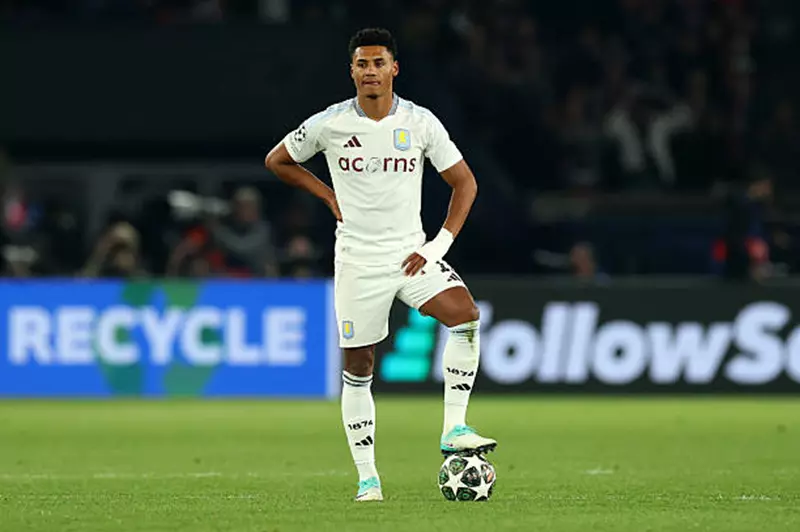 أولي واتكينز مهاجم أستون فيلا